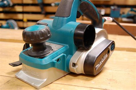 Pialletto elettrico Makita KP0800J