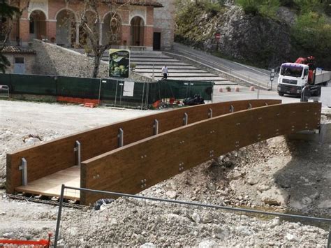 Ponte in legno lamellare