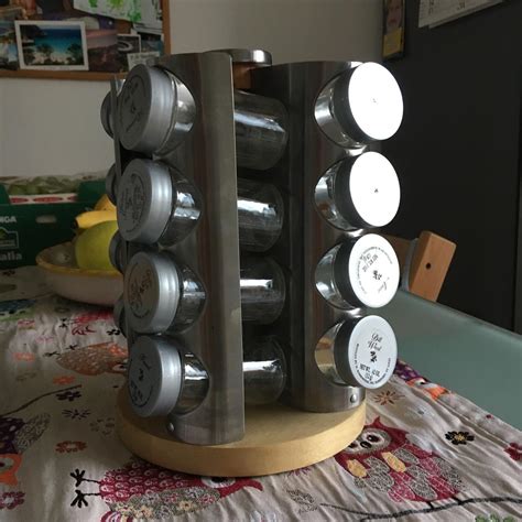 Portaspezie in acciaio e legno