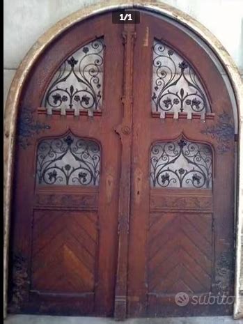 Portone antico in legno massello