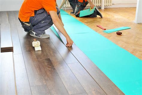 Posa flottante del parquet