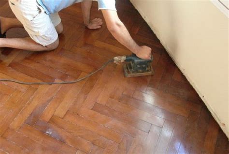 Protezione del parquet durante l'imbiancatura