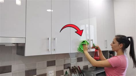 Pulizia mobili cucina