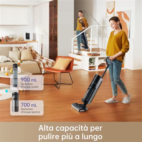 Pulizia parquet con aspirapolvere