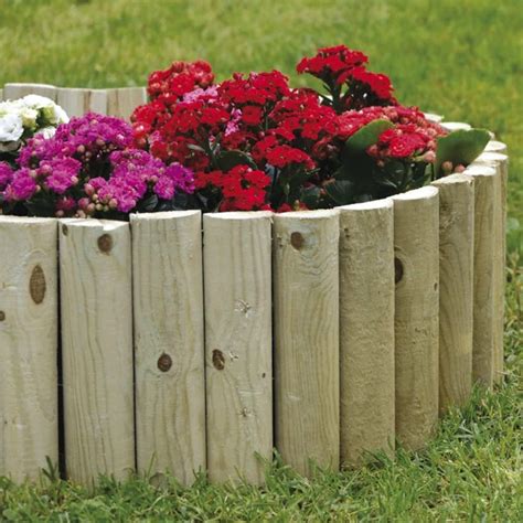 Recinzione in legno con fiori
