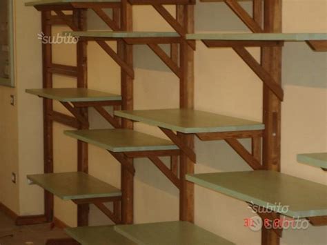 Scaffalatura in legno massello