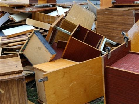 Smaltimento mobili in legno