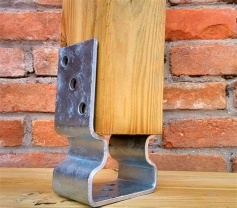 Staffe per travi in legno con piastra