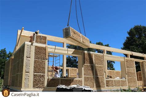 Struttura di una casa in paglia