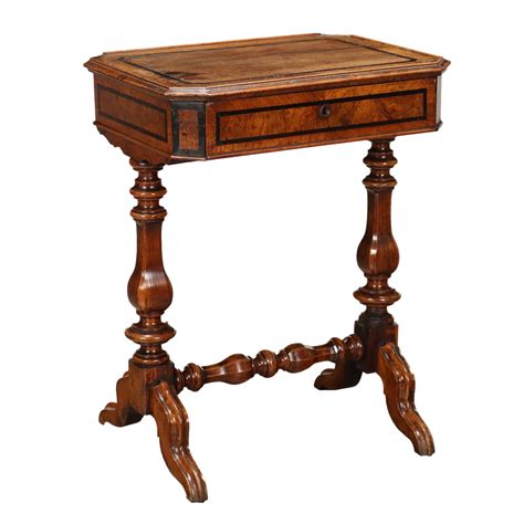 Tavolino antico in noce con piano in marmo