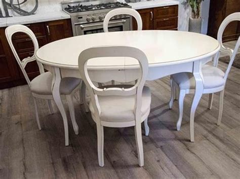 Tavolo da cucina ovale bianco in legno