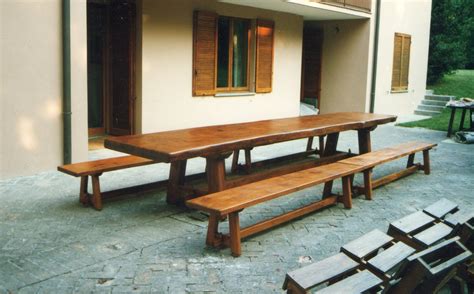 Tavolo da esterno in legno