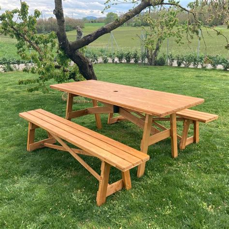 Tavolo da giardino con panche separate