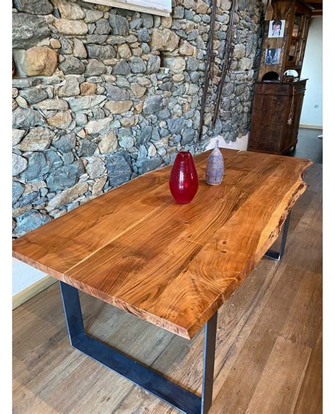 Tavolo in legno di acacia
