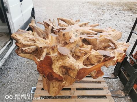 Tavolo in radice di teak