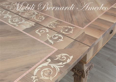 Tavolo rettangolare allungabile con piano intarsiato