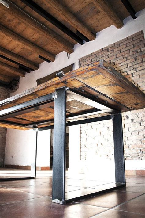 Tavolo rustico in legno e ferro