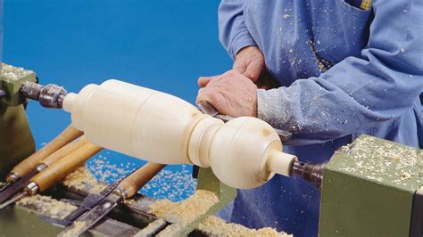 Tornitura longitudinale del legno