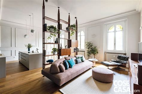 Trave in legno che divide un open space