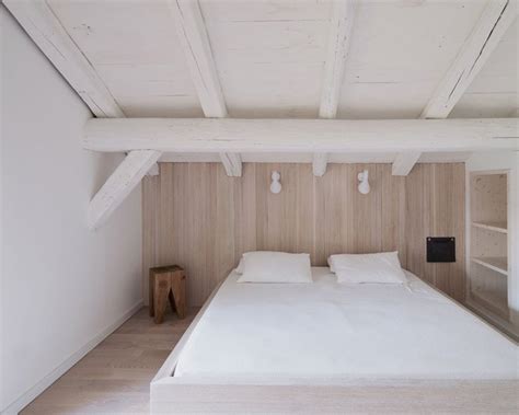 Travi in legno bianche