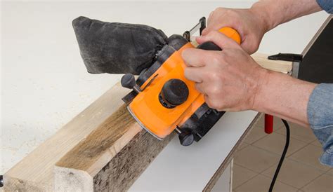 Utilizzo del pialletto elettrico Skil